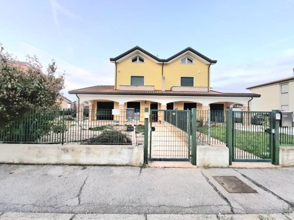 casa indipendente in vendita a Gavello