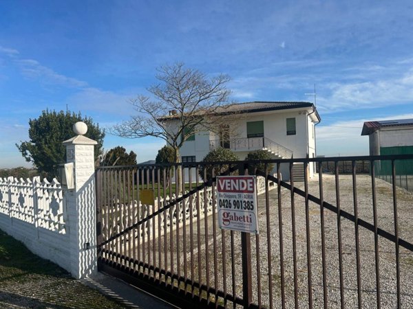 casa indipendente in vendita a Gavello