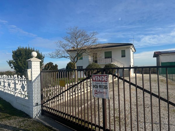 casa indipendente in vendita a Gavello