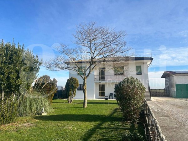 casa indipendente in vendita a Gavello