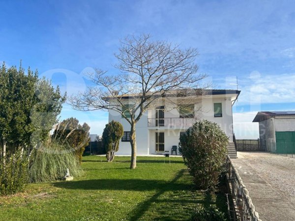 casa indipendente in vendita a Gavello