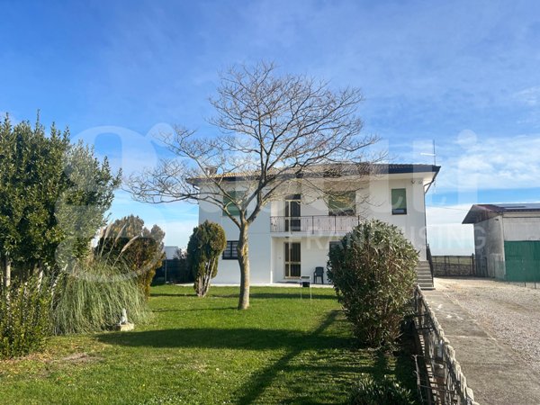 casa indipendente in vendita a Gavello