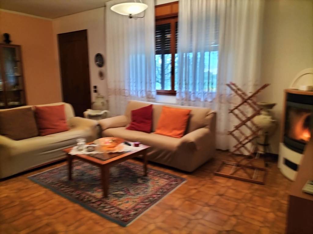 casa indipendente in vendita a Gavello