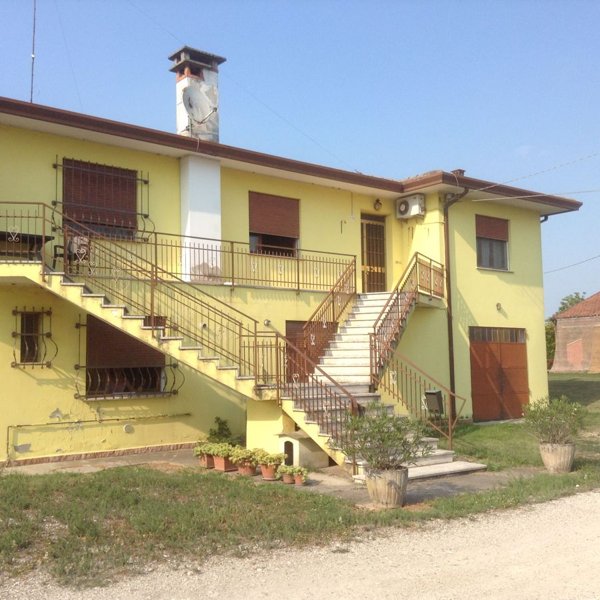 casa indipendente in vendita a Gavello