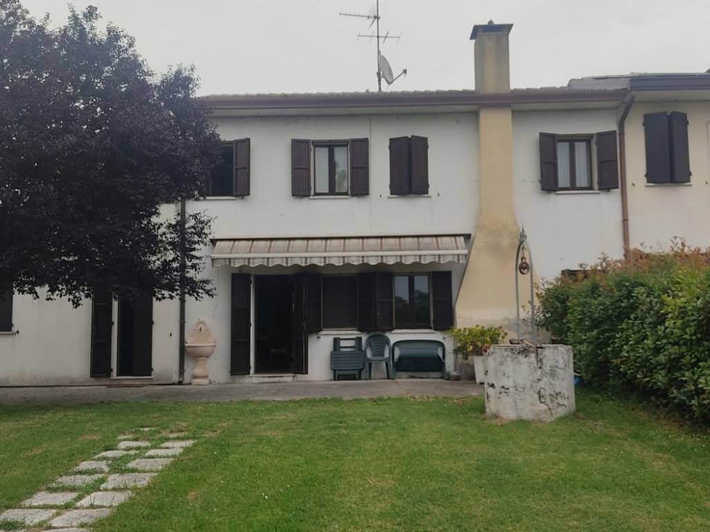 casa indipendente in vendita a Gavello in zona Veneziano