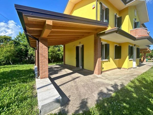 casa indipendente in vendita a Gavello