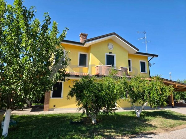 casa indipendente in vendita a Gavello