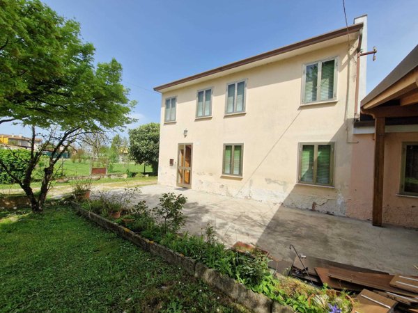 casa indipendente in vendita a Gavello