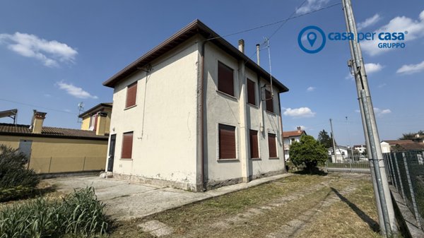casa indipendente in vendita a Gavello