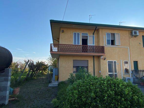 casa indipendente in vendita a Giacciano con Baruchella in zona Baruchella