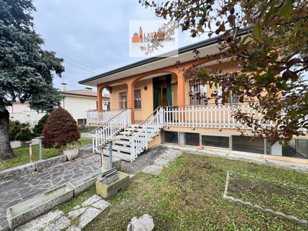 casa indipendente in vendita a Giacciano con Baruchella in zona Zelo