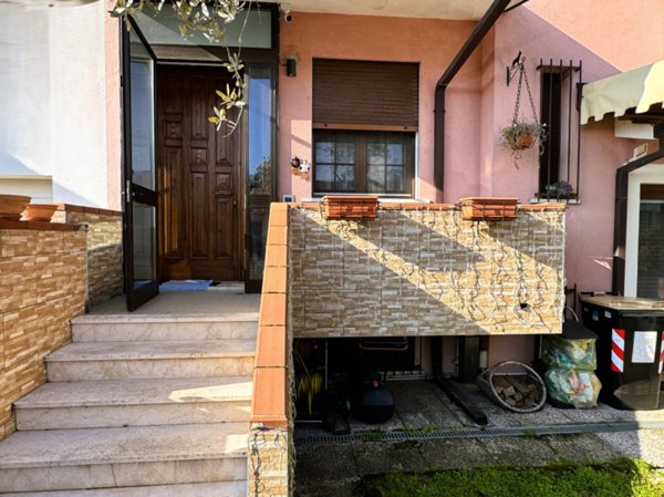 casa indipendente in vendita a Giacciano con Baruchella in zona Baruchella