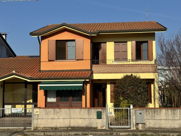 casa indipendente in vendita a Giacciano con Baruchella