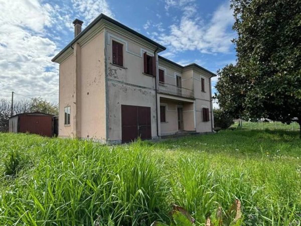 casa indipendente in vendita a Giacciano con Baruchella in zona Baruchella