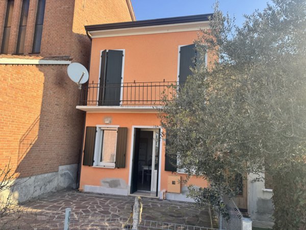 casa indipendente in vendita a Giacciano con Baruchella in zona Zelo