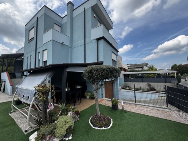 casa indipendente in vendita a Giacciano con Baruchella in zona Baruchella