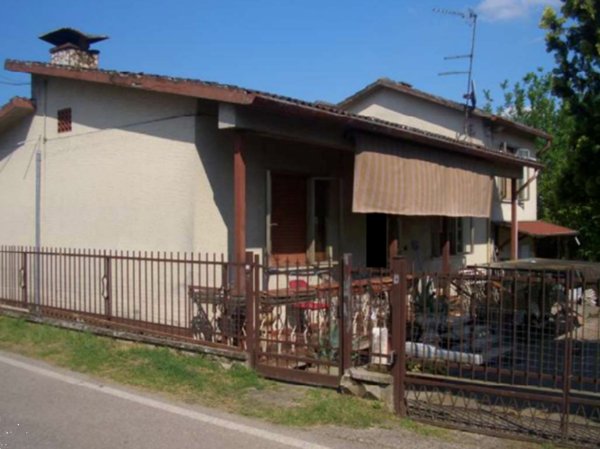 casa indipendente in vendita a Giacciano con Baruchella in zona Baruchella