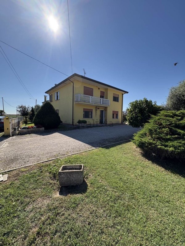 casa indipendente in vendita a Giacciano con Baruchella in zona Baruchella