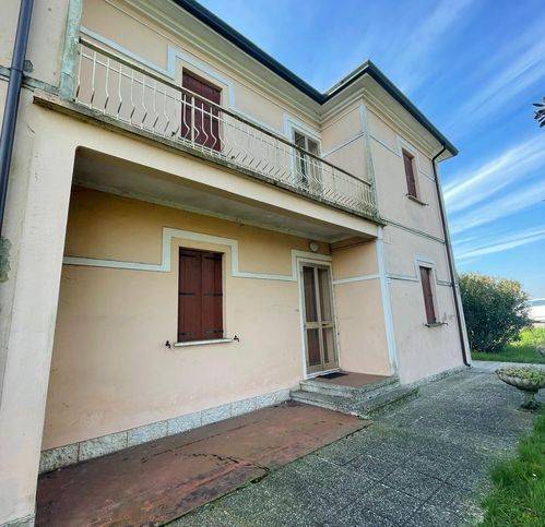 casa indipendente in vendita a Giacciano con Baruchella