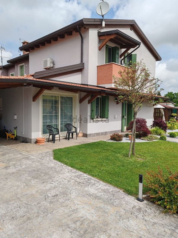 casa indipendente in vendita a Giacciano con Baruchella