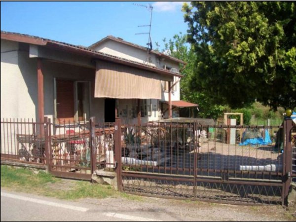 casa indipendente in vendita a Giacciano con Baruchella