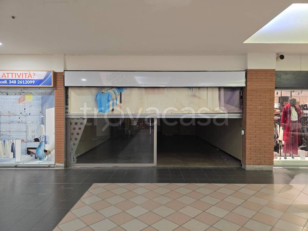 negozio in vendita a Giacciano con Baruchella in zona Baruchella