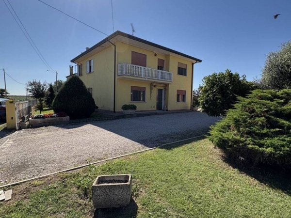 casa indipendente in vendita a Giacciano con Baruchella in zona Baruchella