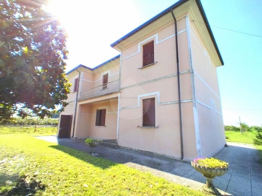 casa indipendente in vendita a Giacciano con Baruchella