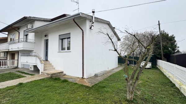 casa indipendente in vendita a Giacciano con Baruchella in zona Zelo