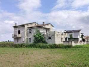 casa indipendente in vendita a Giacciano con Baruchella in zona Baruchella