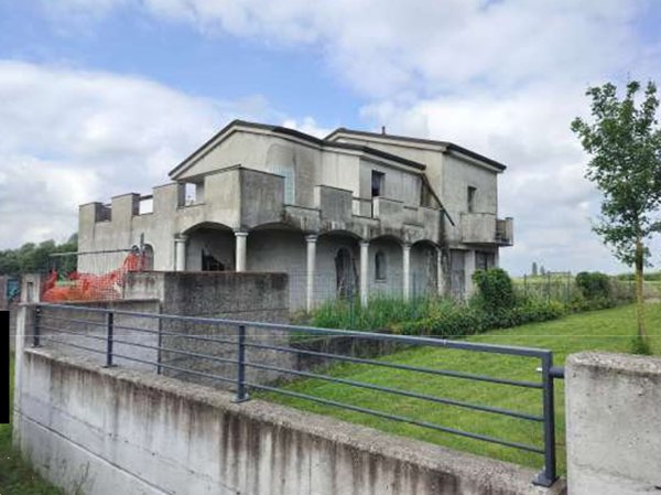 casa indipendente in vendita a Giacciano con Baruchella
