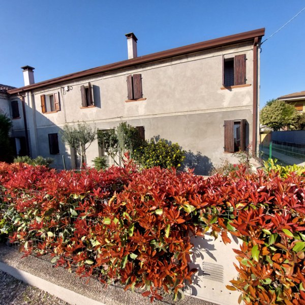 casa indipendente in vendita a Giacciano con Baruchella in zona Baruchella
