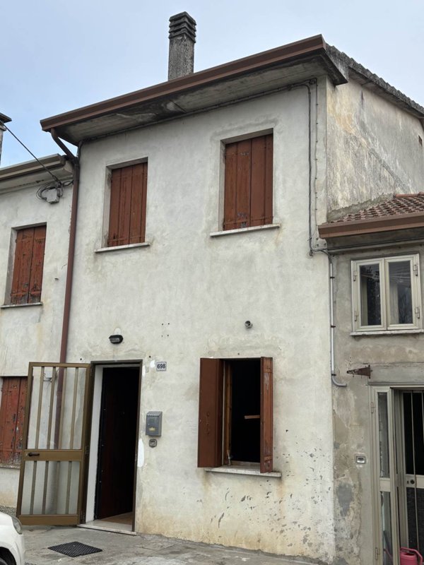 casa indipendente in vendita a Giacciano con Baruchella in zona Zelo