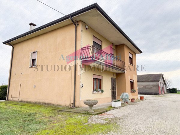 casa indipendente in vendita a Giacciano con Baruchella in zona Zelo