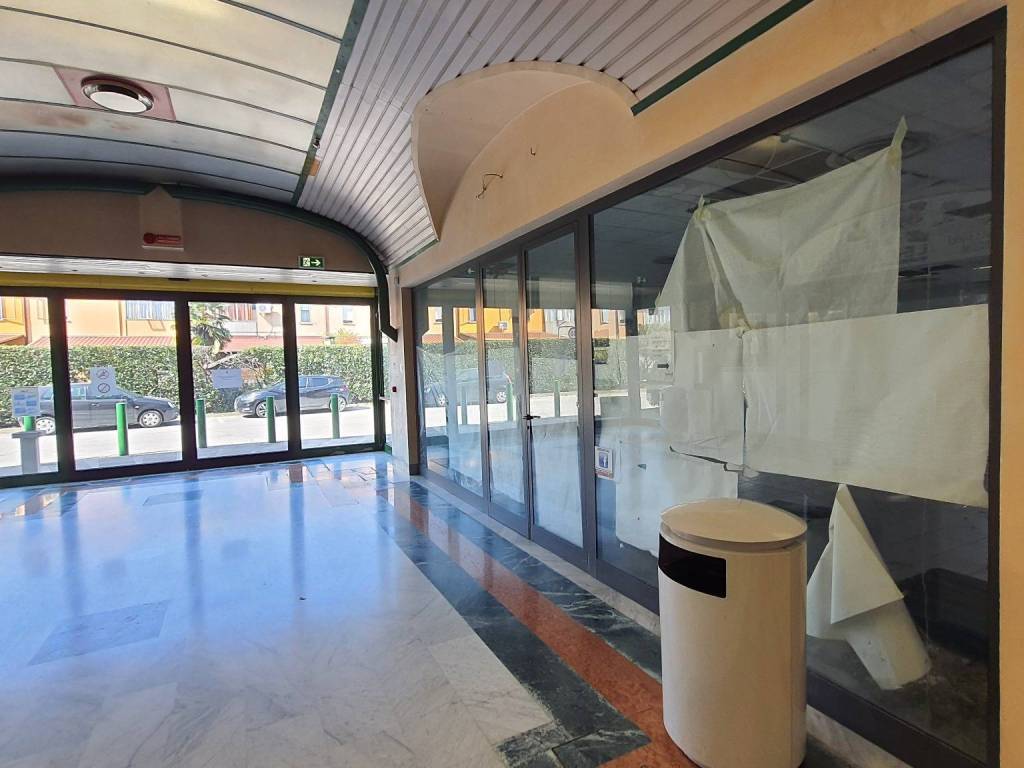 locale commerciale in vendita a Lendinara