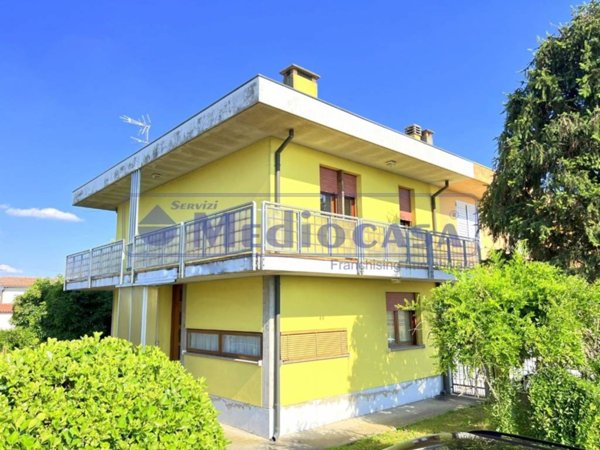 casa indipendente in vendita a Lendinara in zona Valdentro