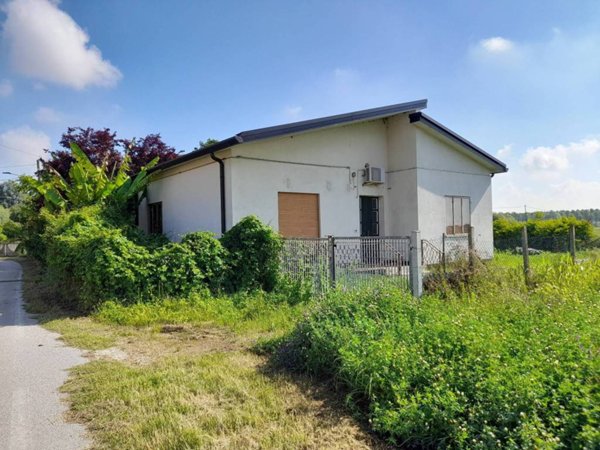 casa indipendente in vendita a Lendinara in zona Campomarzo