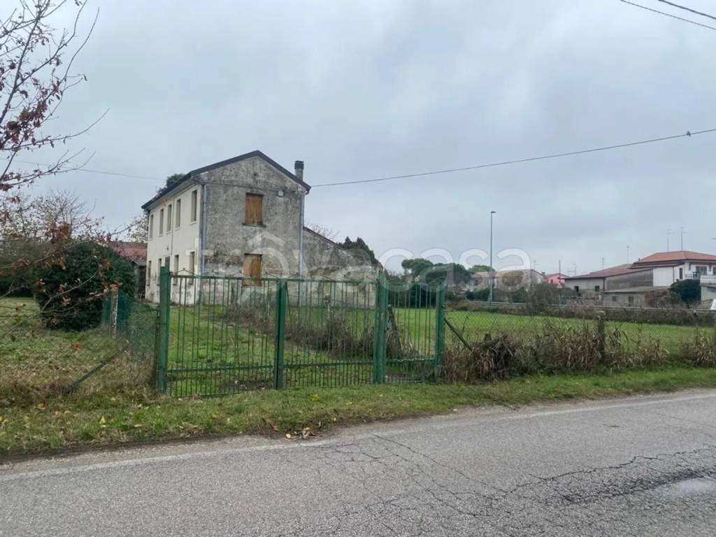 terreno edificabile in vendita a Lendinara in zona Saguedo