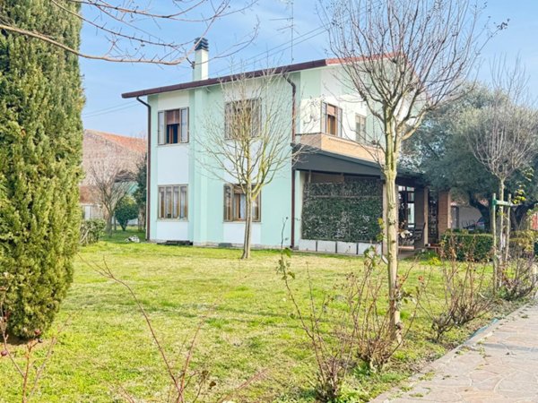 casa indipendente in vendita a Lendinara
