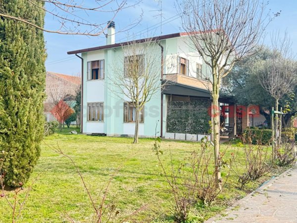 casa indipendente in vendita a Lendinara