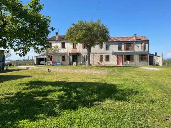 casa indipendente in vendita a Lendinara in zona Saguedo