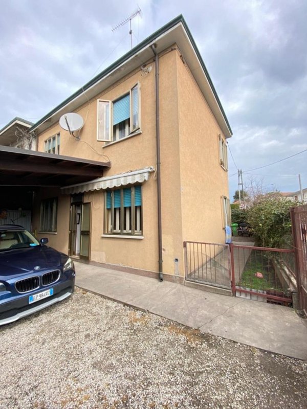 casa indipendente in vendita a Lendinara