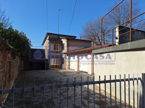 casa indipendente in vendita a Lendinara