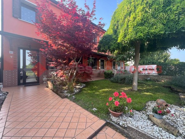 casa indipendente in vendita a Lendinara