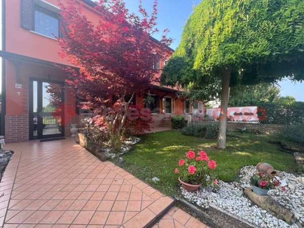 casa indipendente in vendita a Lendinara