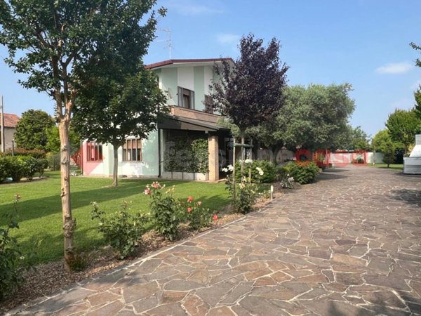 casa indipendente in vendita a Lendinara