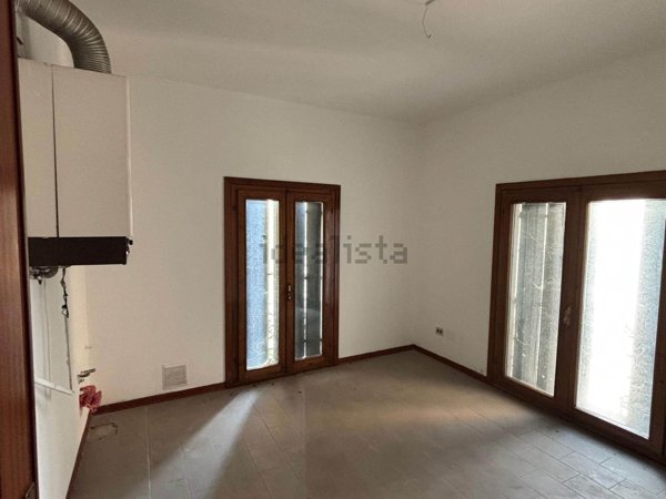 appartamento in vendita a Lendinara in zona Rasa