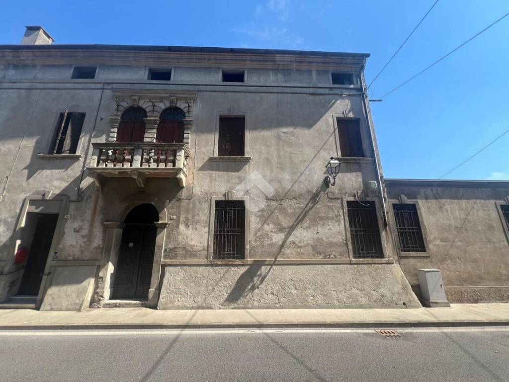 casa indipendente in vendita a Lendinara