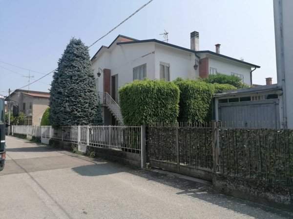 casa indipendente in vendita a Lendinara