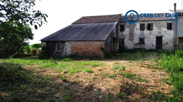 casale in vendita a Lendinara in zona Saguedo
